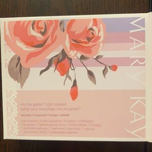 Mary Kay Into the Garden color compact